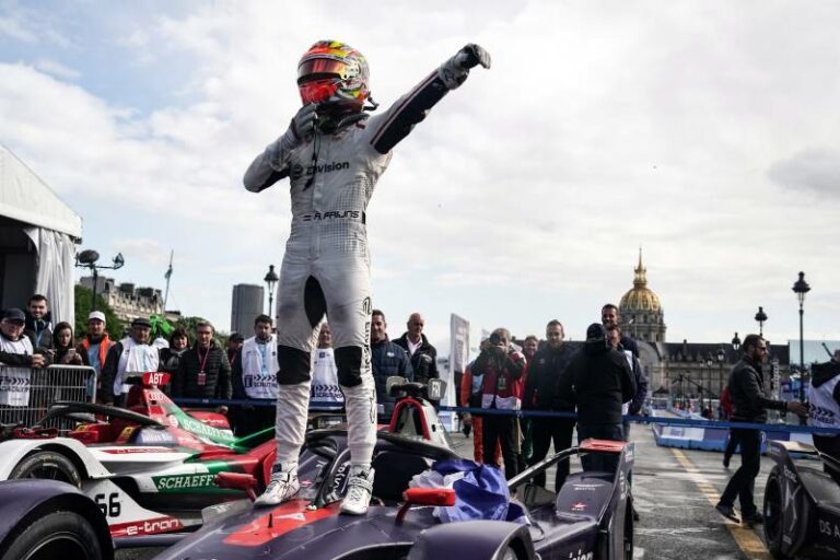 Frijns nyerte a kaotikus párizsi ePrix-t