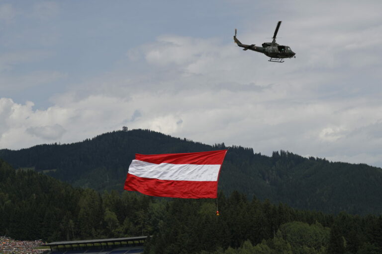 osztrák zászló, ausztria, roland ratzenberger, racingline.hu