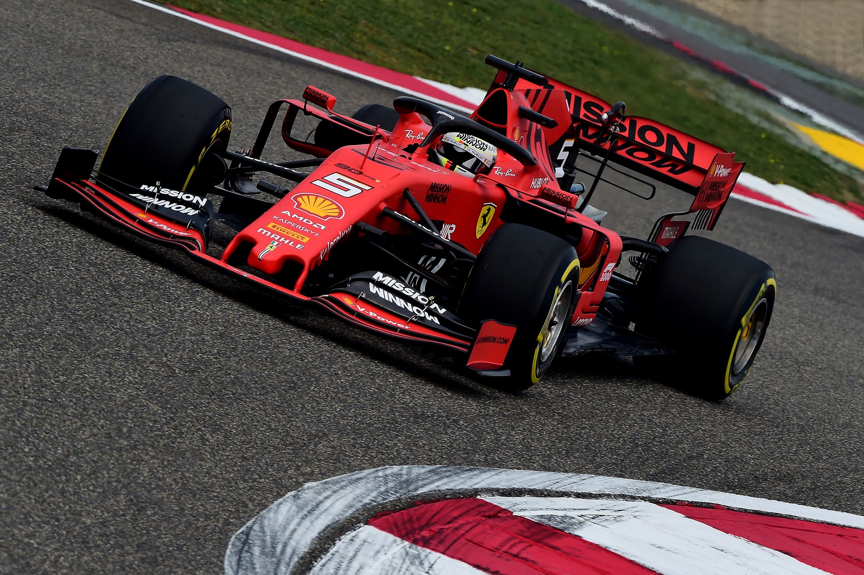 Kínai Nagydíj: Vettel nyitott az élen