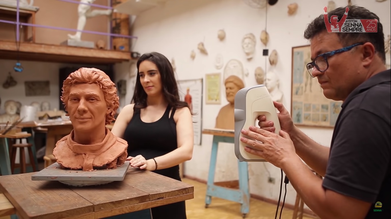 Ferenc pápa Ayrton Senna szobrot kap!