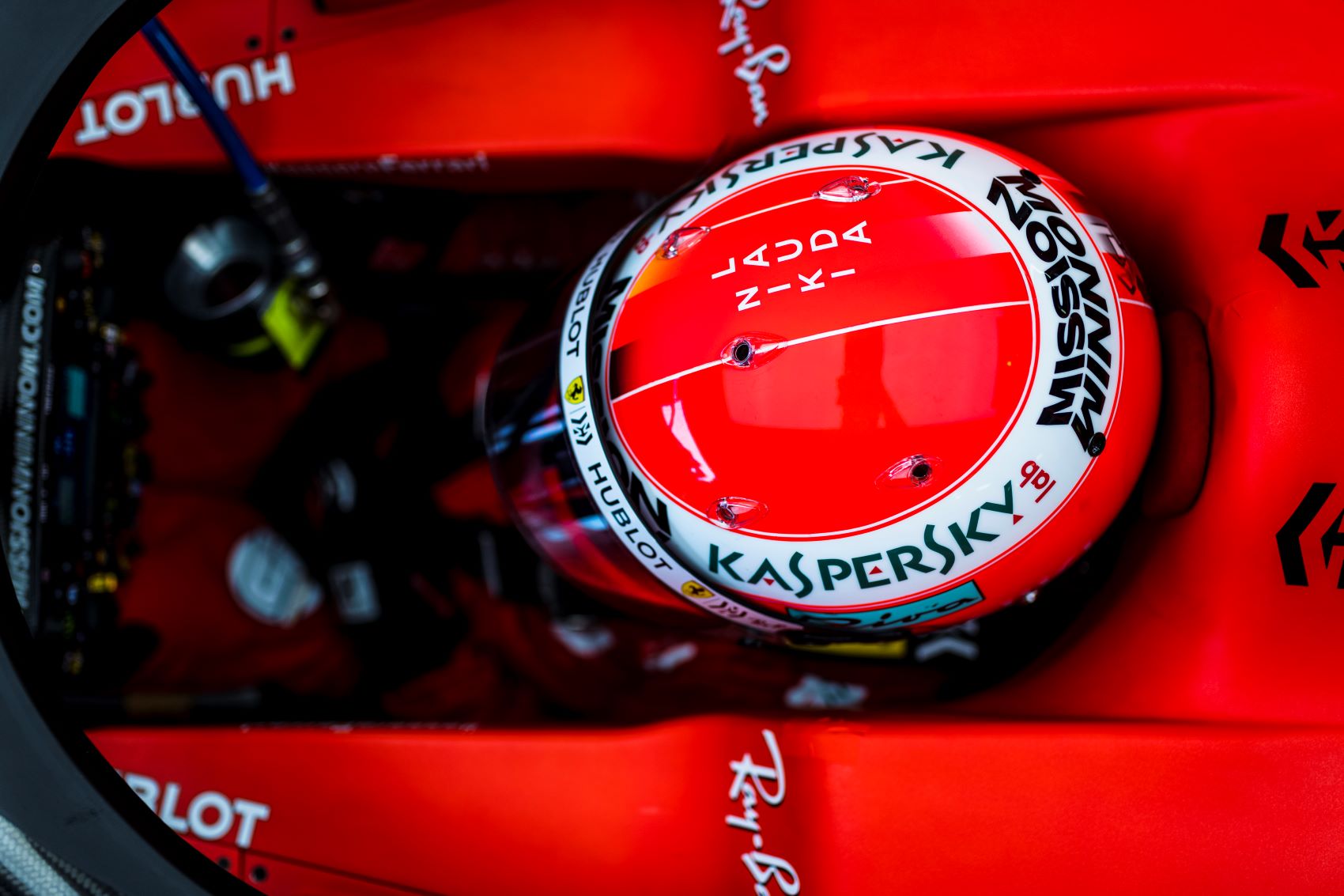 Vettel különleges sisakfestésével emlékezett meg Laudáról