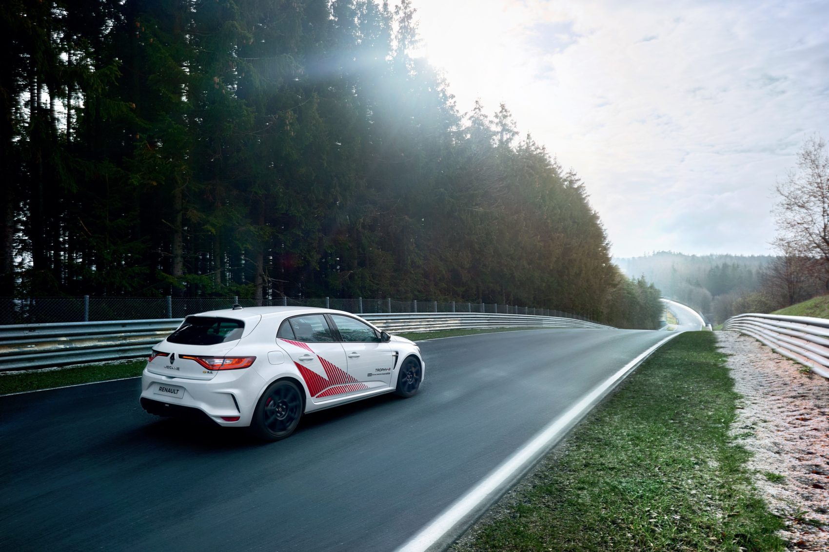 Az új Renault MEGANE R.S. TROPHY-R rekordot állított fel a Nürburgringen