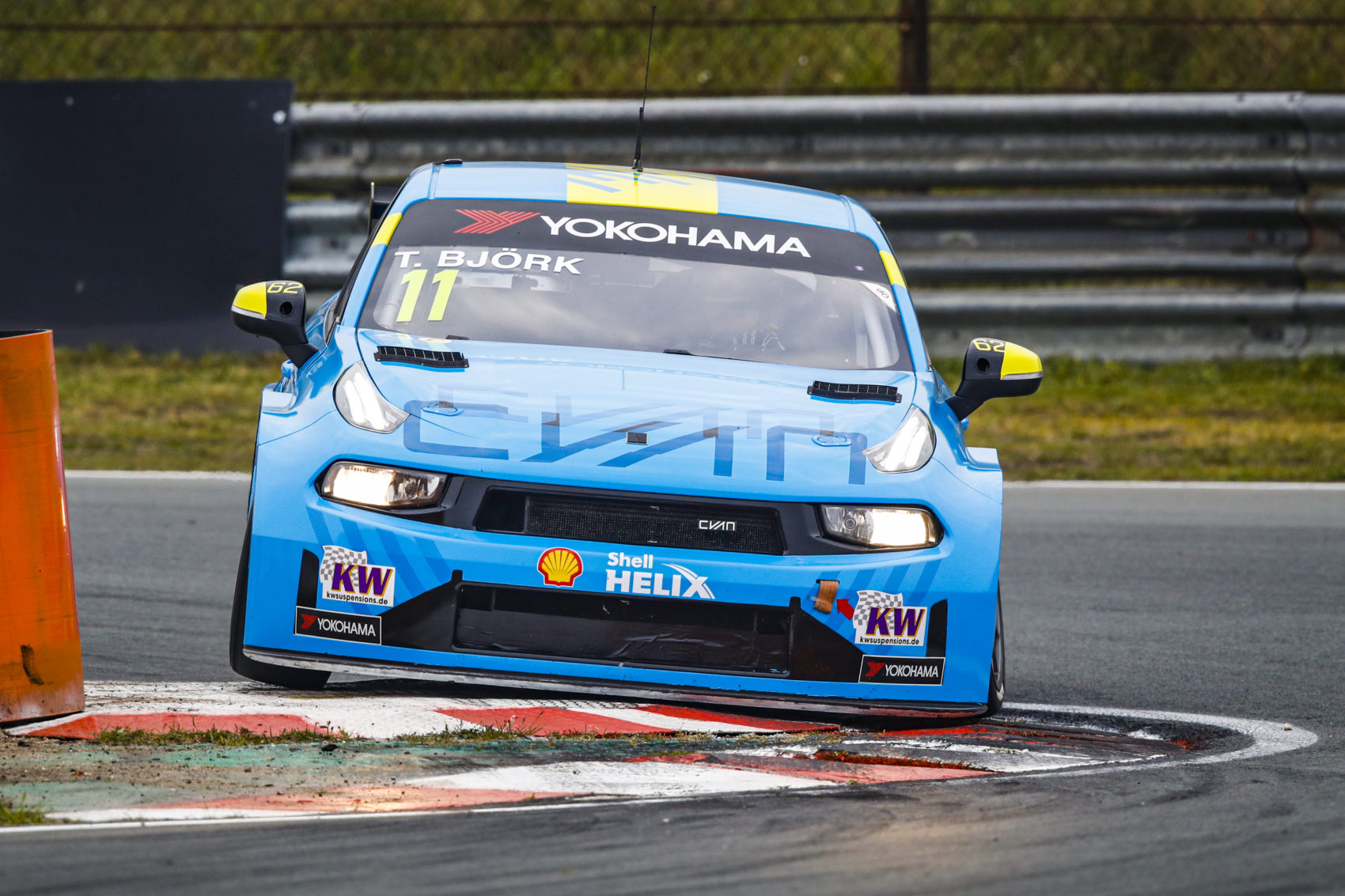 A négy Lynk&Co az első két sorban, Michelisz a 13. az első zandvoorti időmérőn