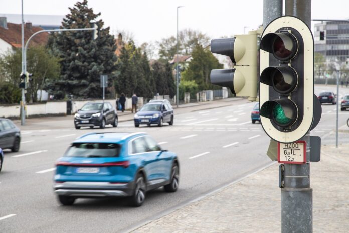 Audi, közlekedési lámpa, jelzőlámpa racingline, racinglinehu, racingline.hu