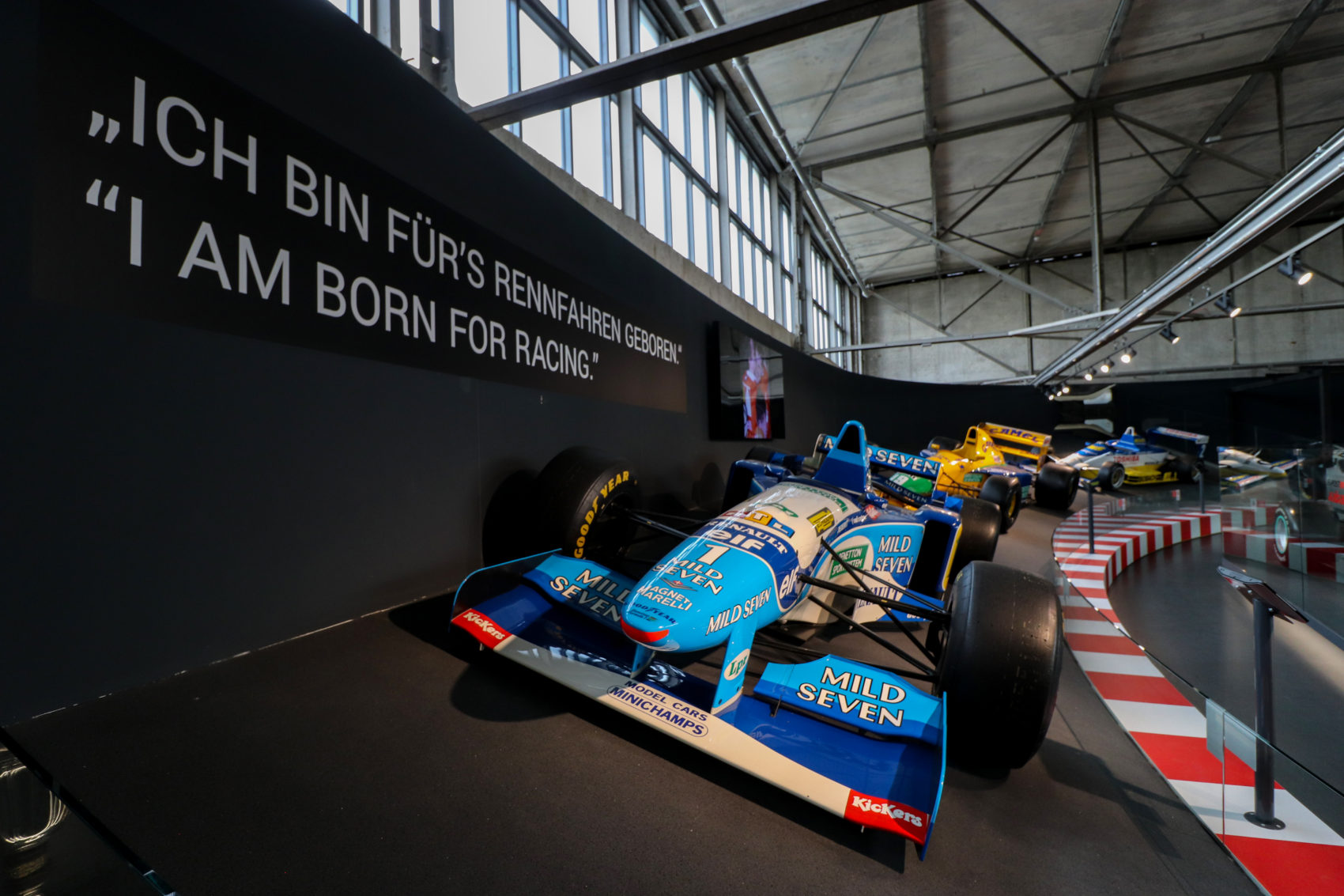 Megnéztük Michael Schumacher privát autógyűjteményét Kölnben!