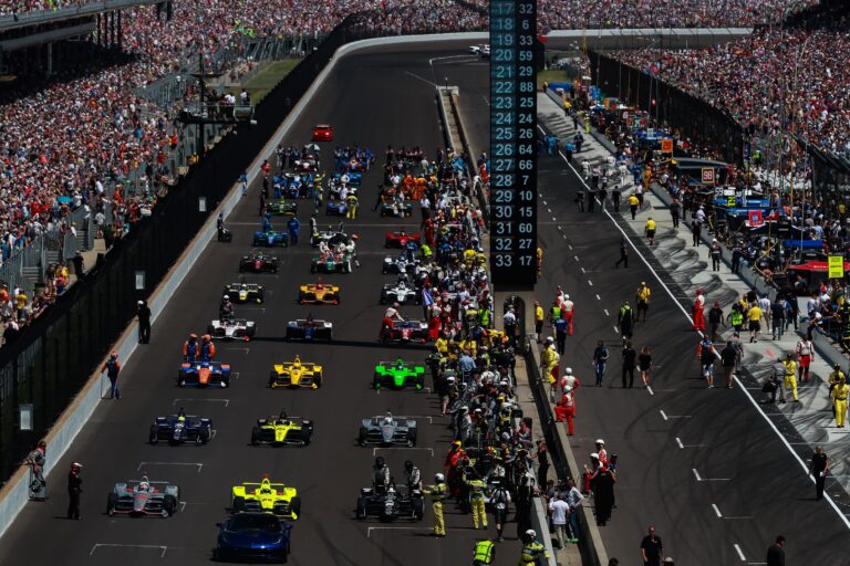 Matt Damon és Christian Bale rajtoltatja majd el az Indy 500 mezőnyét
