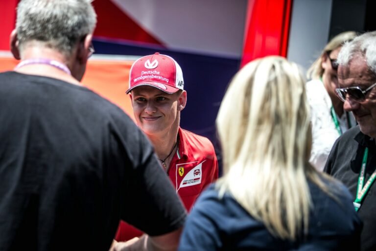 Glock szerint Schumacher jól teszi, hogy nem megy egyből az F1-be