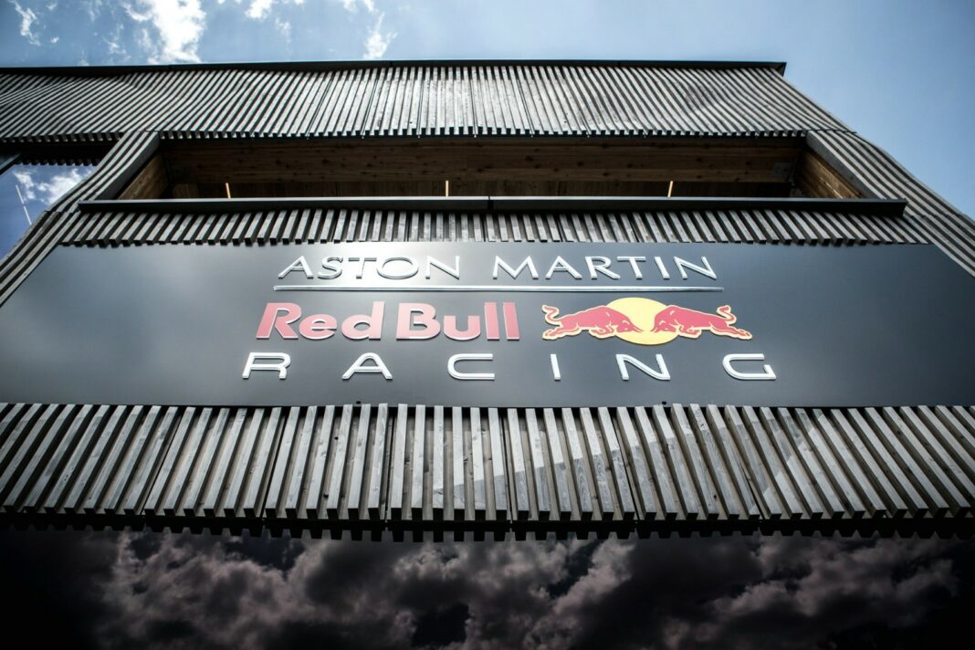 Red Bull Racing, Auer