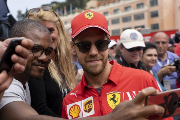 Sebastian Vettel, fans, selfie