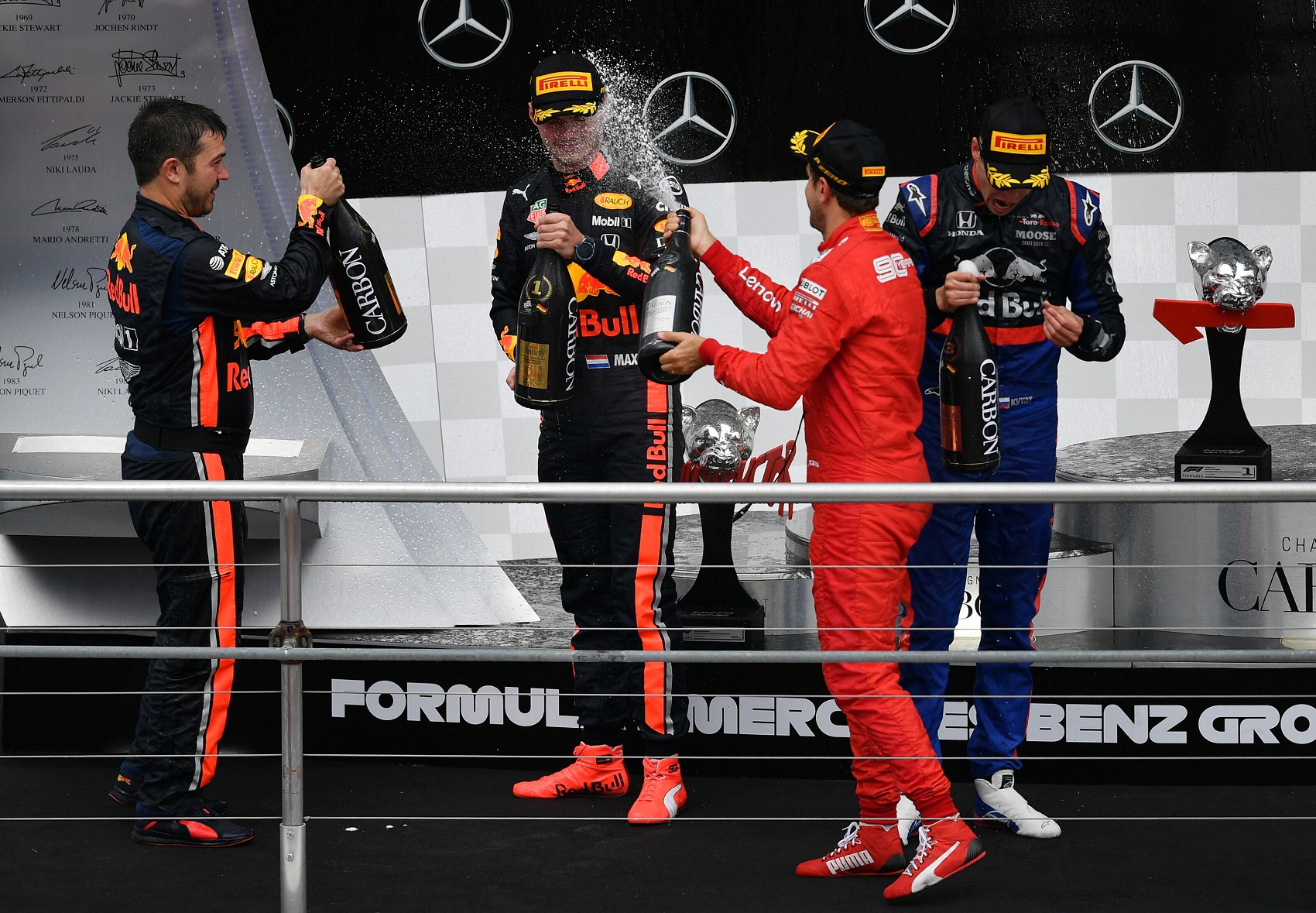 Nincs már pont nélküli csapat, Verstappen komoly kihívója a Ferrarinak