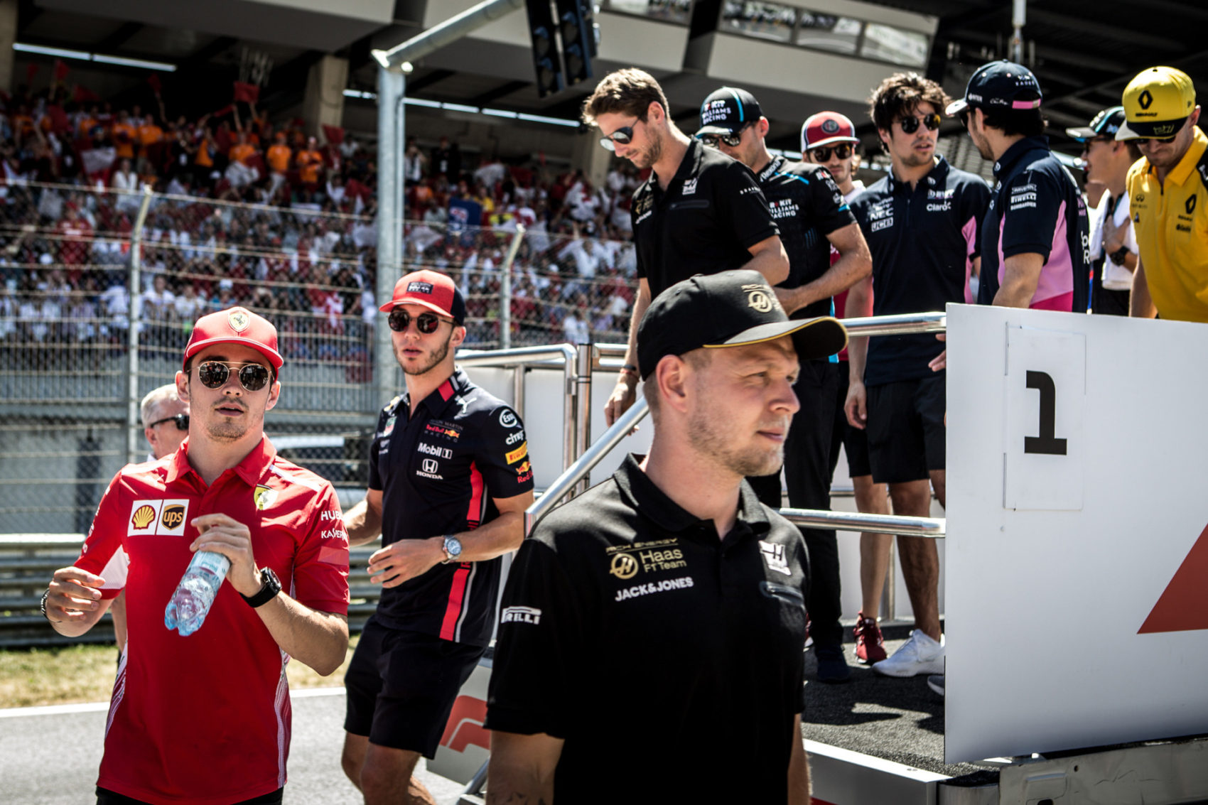 Hamilton: A pilótáknak is kellene beleszólás, hogy hol legyenek futamok