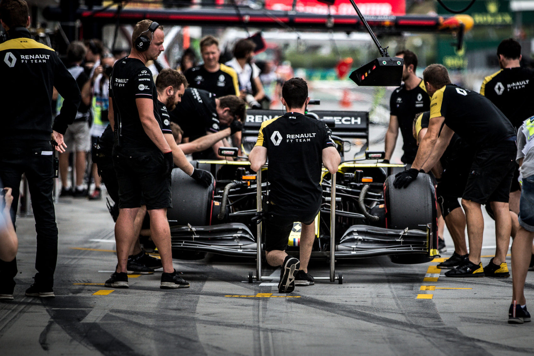 Az FIA rendet rakott: időbüntetés jár a veszélyes kiengedésért, és nincs kivétel