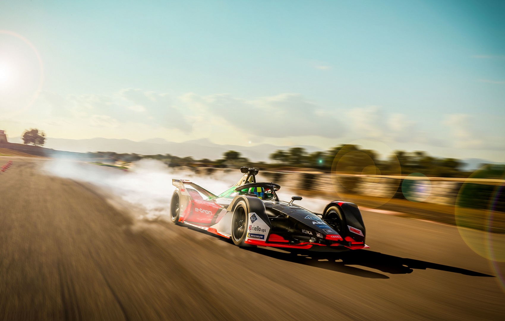 Látványos formatervvel érkezik az új Audi e-tron FE06