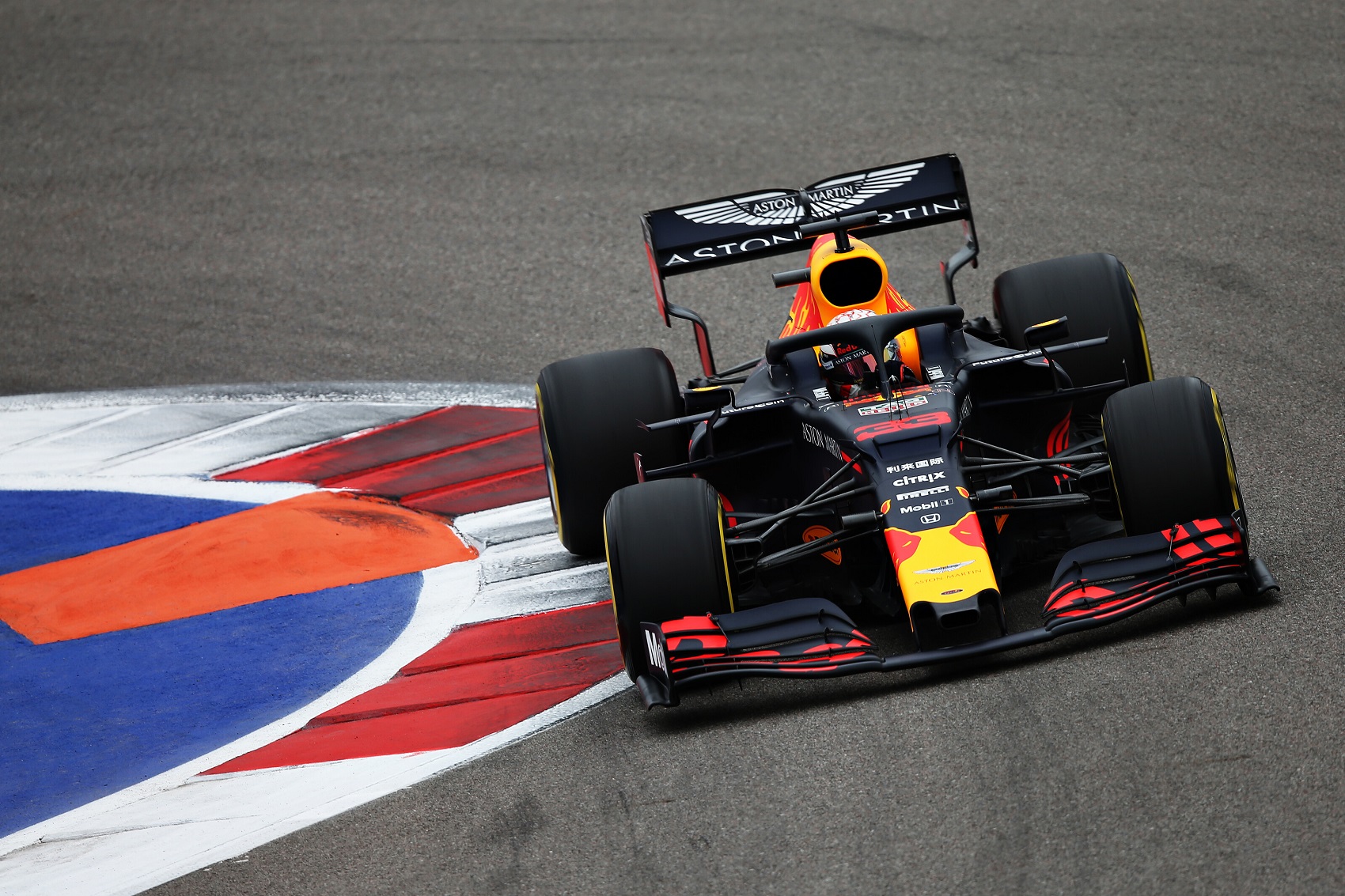 Orosz Nagydíj: Verstappen az élen péntek délután