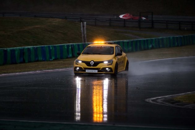 Renault Megane, safety car, rain, eső