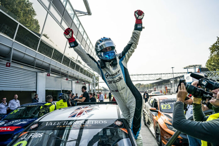 Josh Files, michelisz, racingline.hu