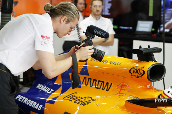 carlos sainz, mclaren, petrobras