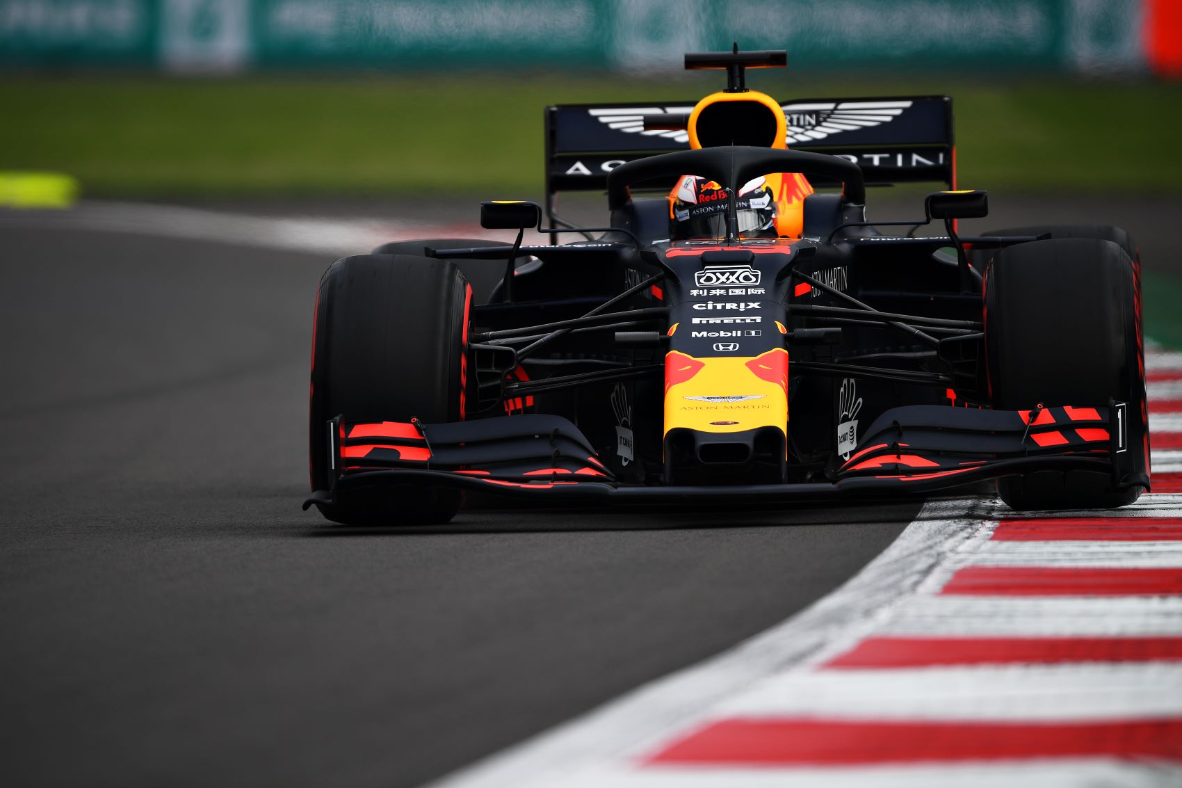 A Mercedes versenyzői szerint jövőre a Red Bullal is számolniuk kell
