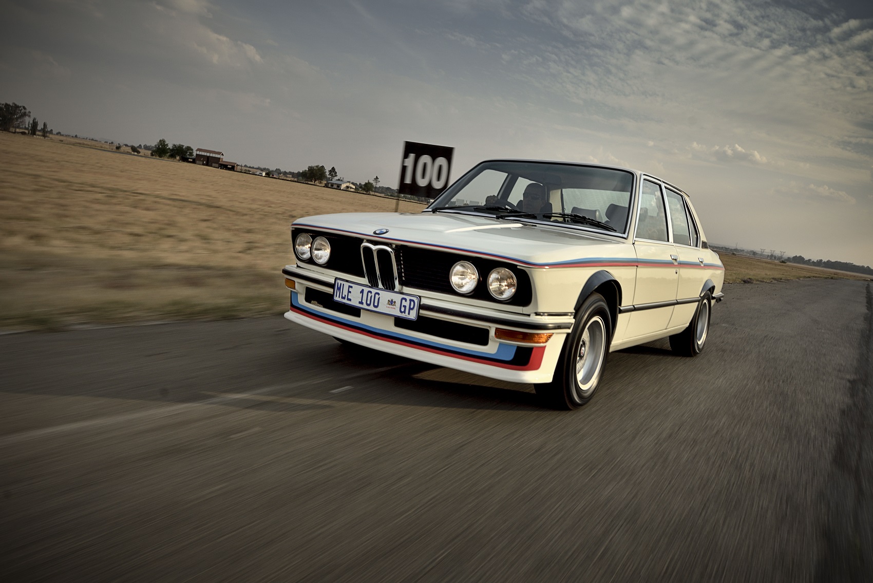 Negyven év után hazatért egy legenda: a felújított BMW 530 MLE