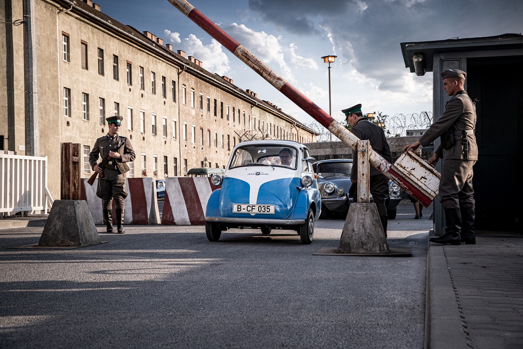Bravúros szökés egy BMW Isetta motorterében