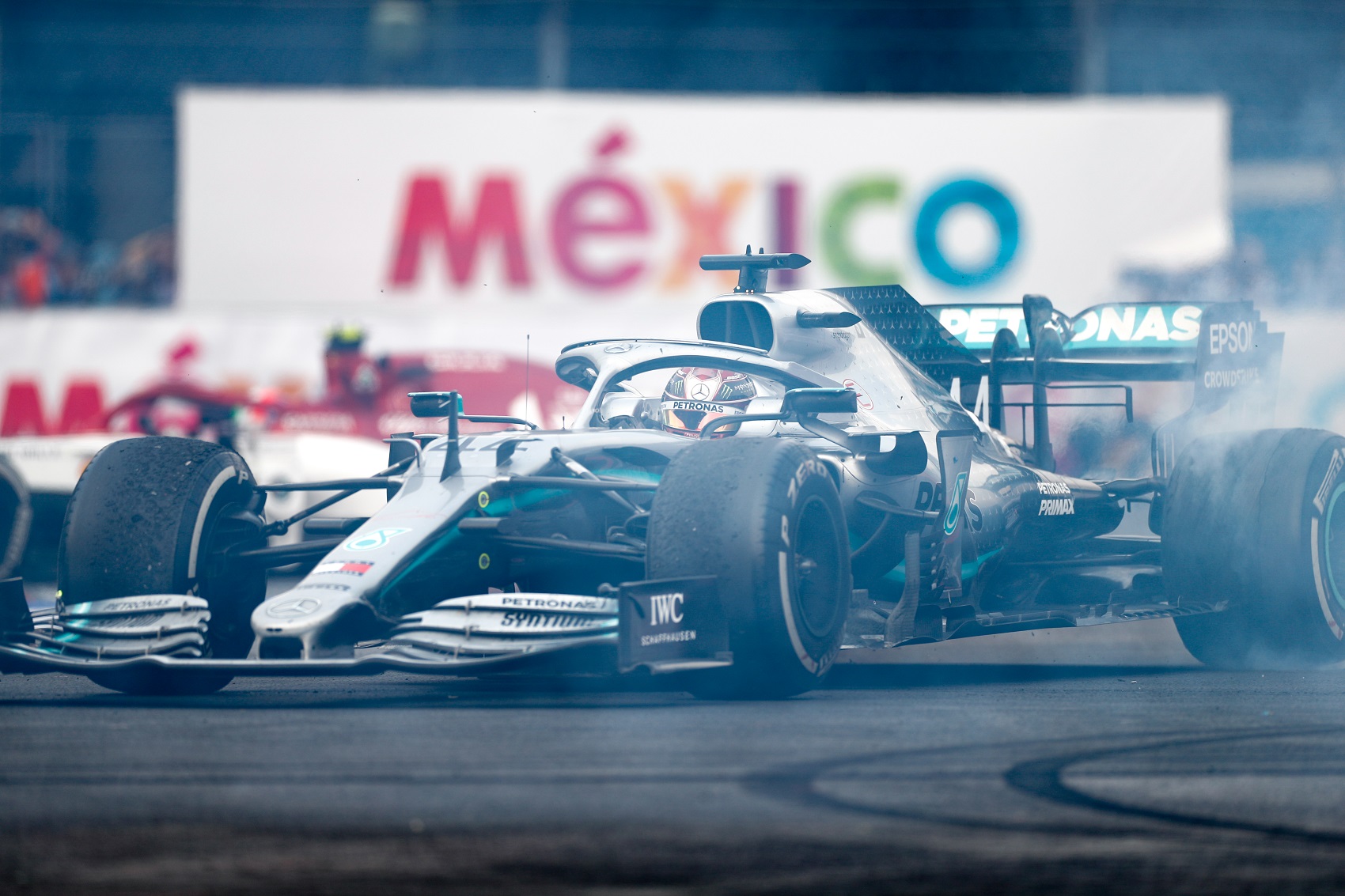 Hamilton szerint Vettel ütközést kockáztatott a rajtnál