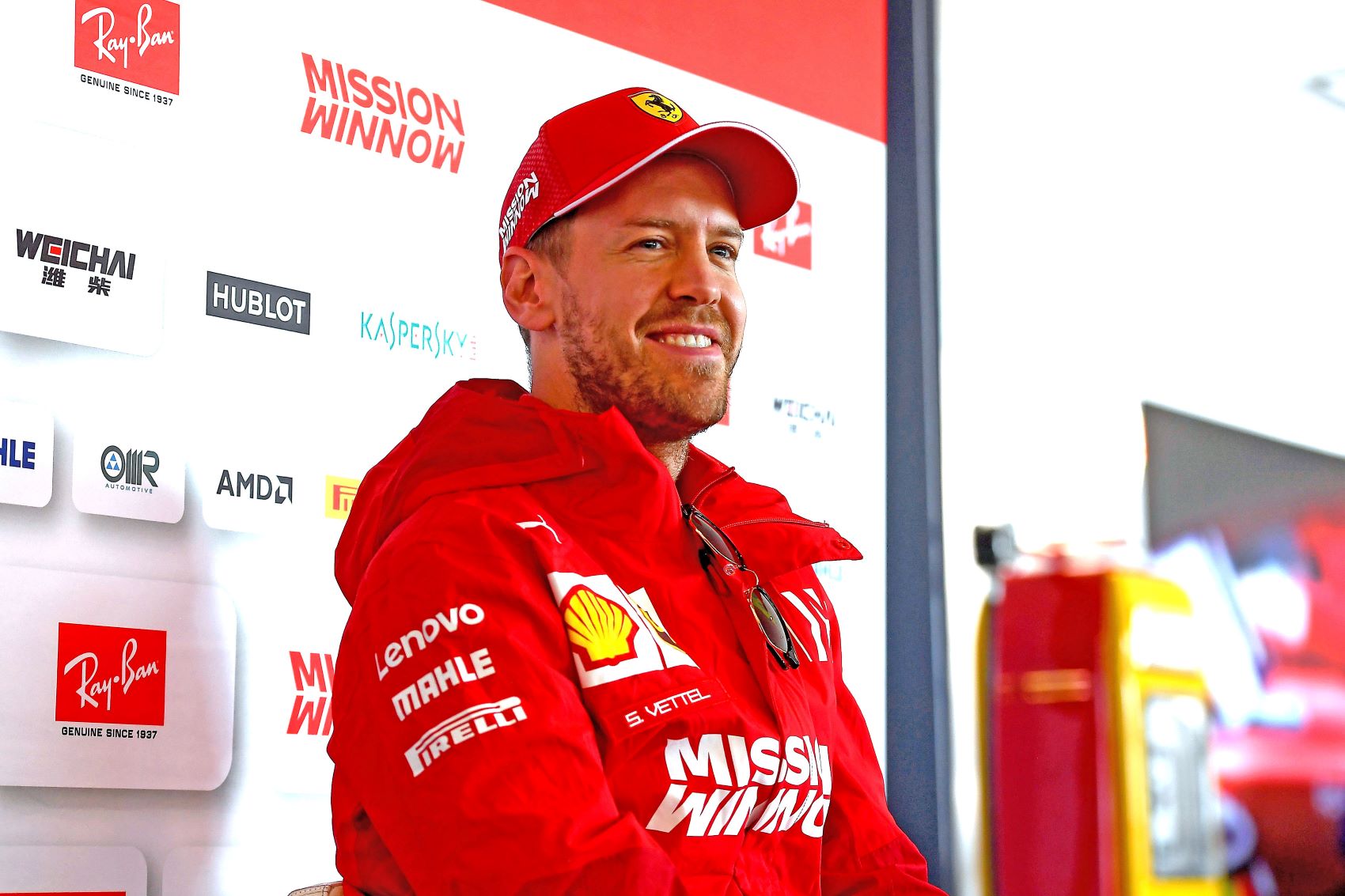 Vettel érdekes illatra lett figyelmes: Marihuánát szagolt ki Austinban!