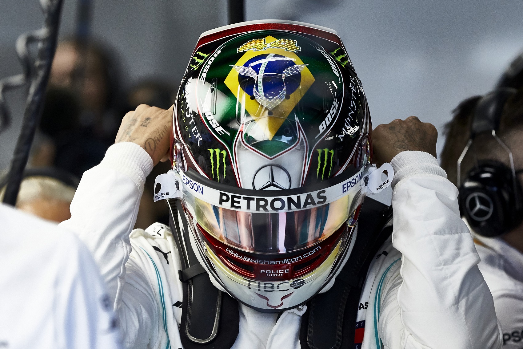Brazil Nagydíj: Hamilton az élen az időmérő előtt