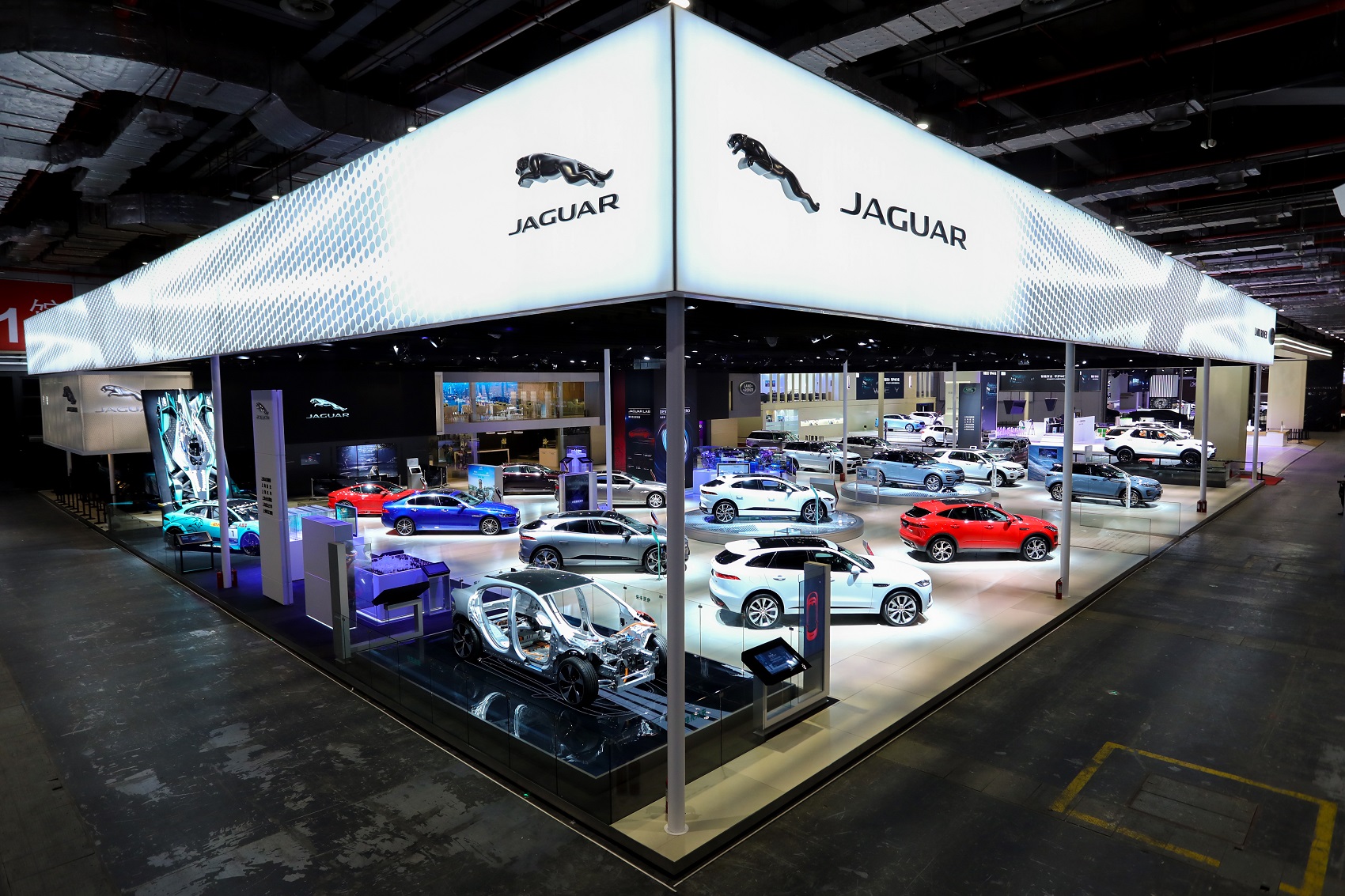 Érdekeset lépett a Jaguar Instagramon