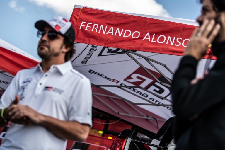 VIDEO: Alonso borult a Toyotával, pont az egyik legnehezebb szakaszon!