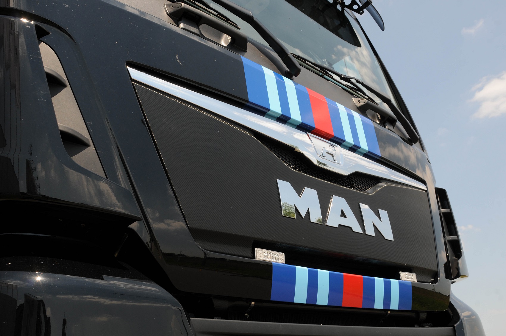 Hogyan leplezték le egy kikötőben az új MAN TGX-et? 