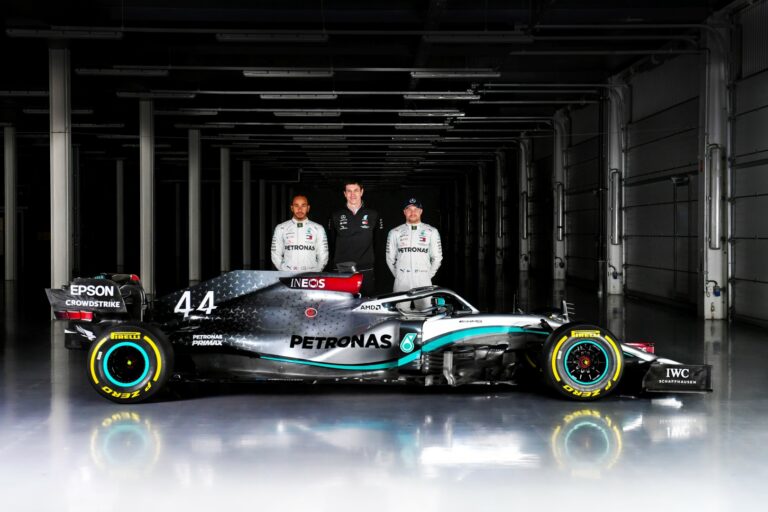 Mercedes-AMG F1 W11, Valtteri Bottas, Toto Wolff, Lewis Hamilton