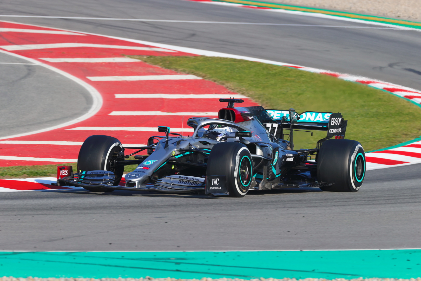 Bottas volt a leggyorsabb péntek délelőtt, Vettel Ferrarija megállt