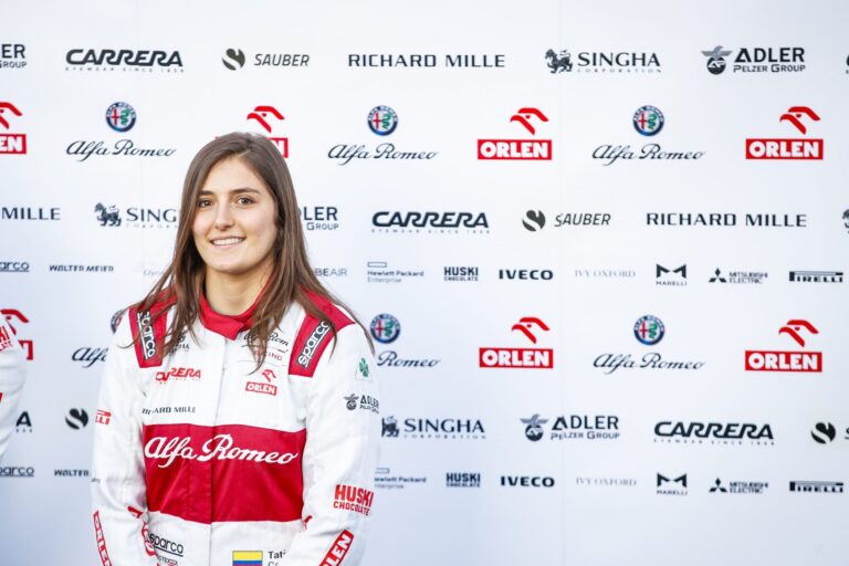 Tatiana Calderon idén is marad az Alfa Romeonál