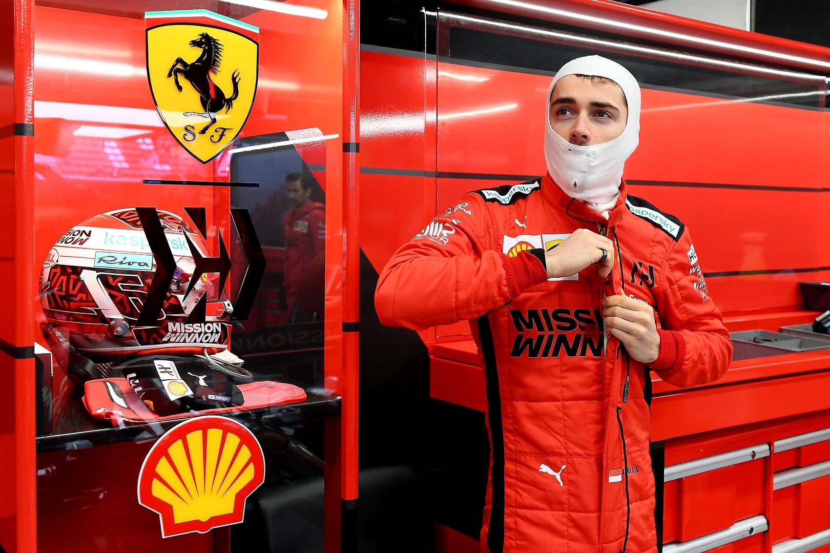 A Ferrari megtartaná Vettelt, Leclerc tiszteletben tartja ezt