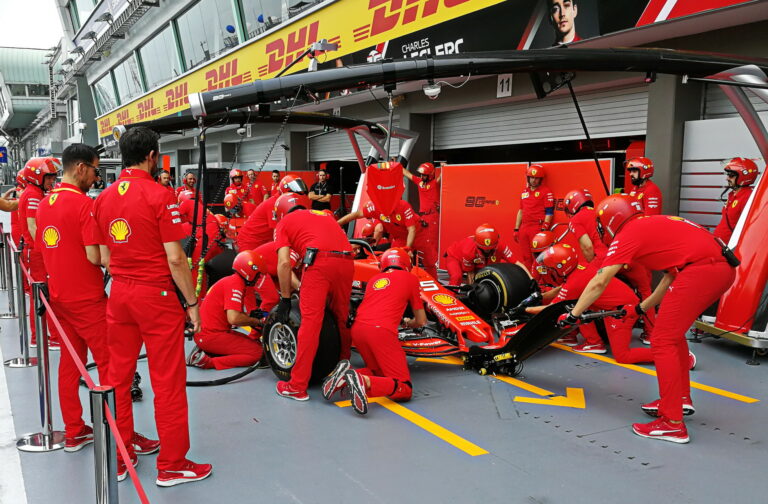 Itt a piros, hol a piros: Ferrari puzzle!