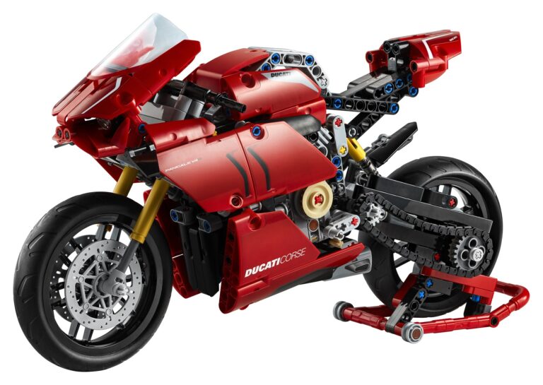 Íme a várva várt LEGO® Technic™ Ducati Panigale V4 R modell!
