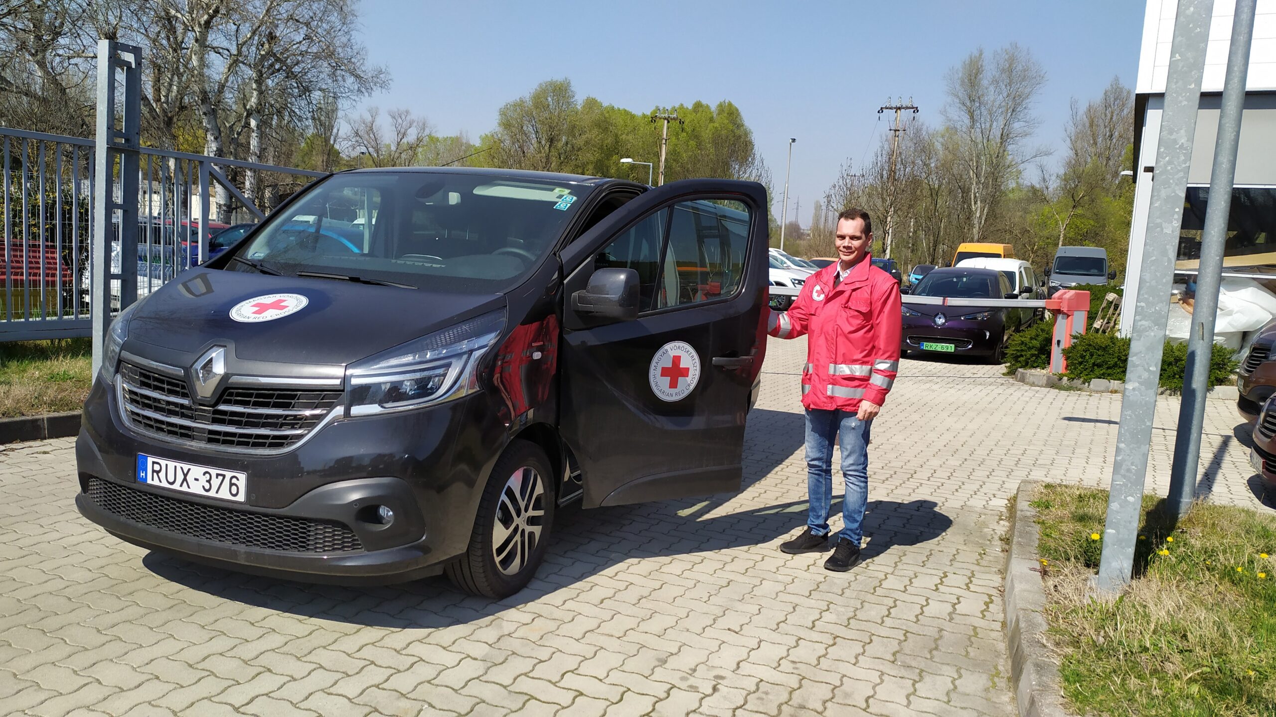 Járműveket bocsátott rendelkezésre a koronavírus elleni küzdelemhez a Renault Hungária