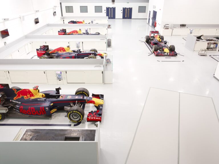 Red Bull Racing Factory, horner
