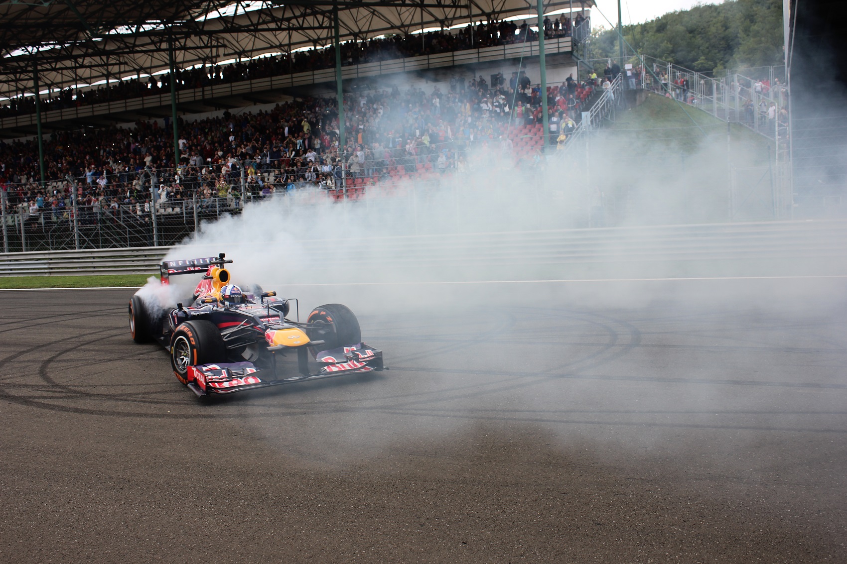 Napi puzzle: Coulthard fánkozik a Hungaroringen