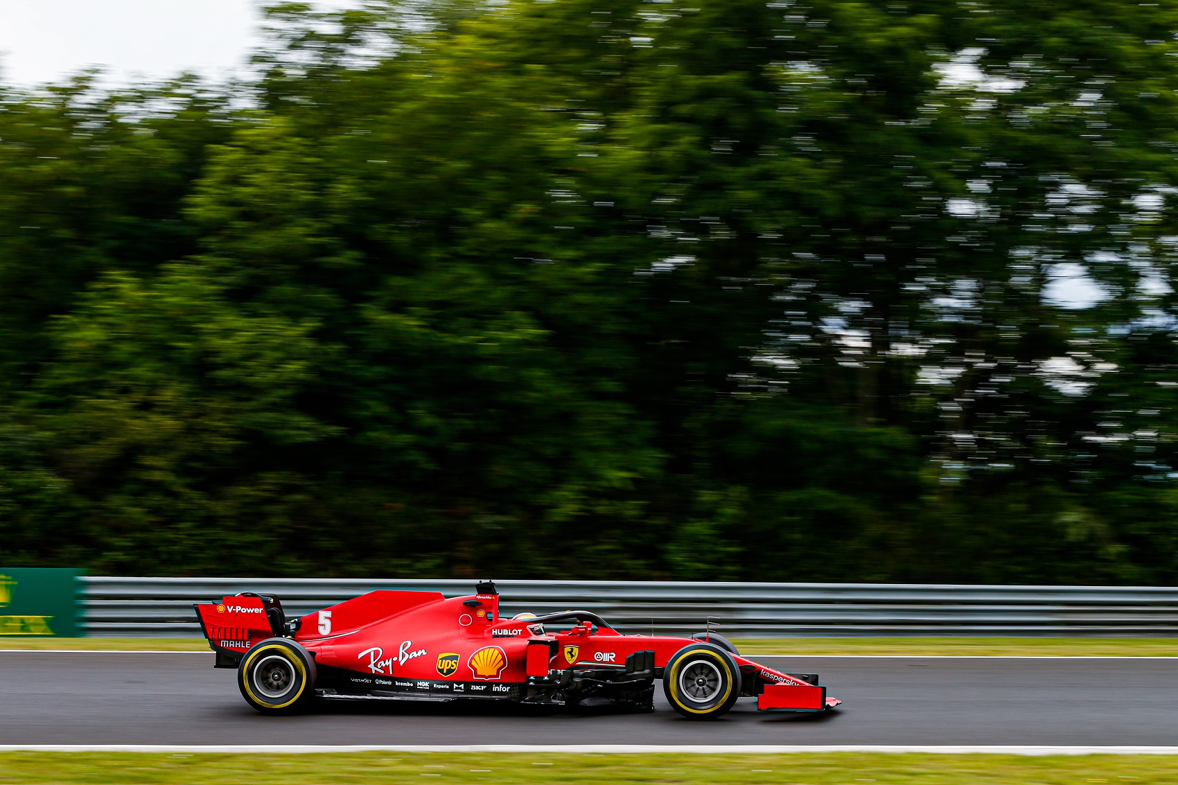 Vettel kicsivel jobb hétvégére számít a pénteki nap alapján
