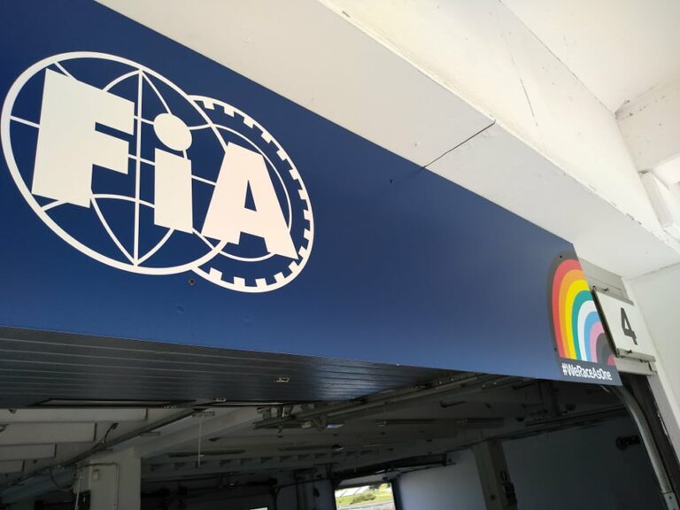 FIA: ismét kirúgnak egy versenyigazgatót a japán traktor esete után