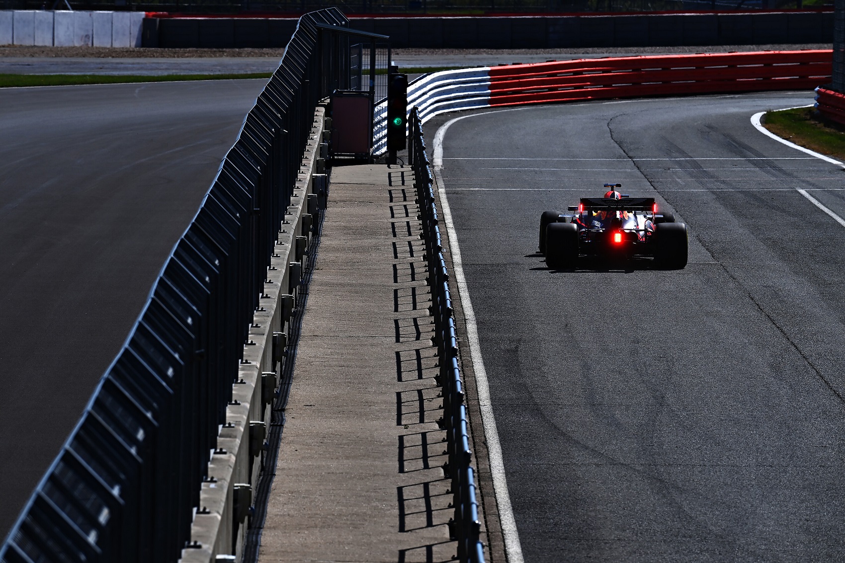 A brit kormány engedélyezi az F1-nek a két futamot Silverstoneban