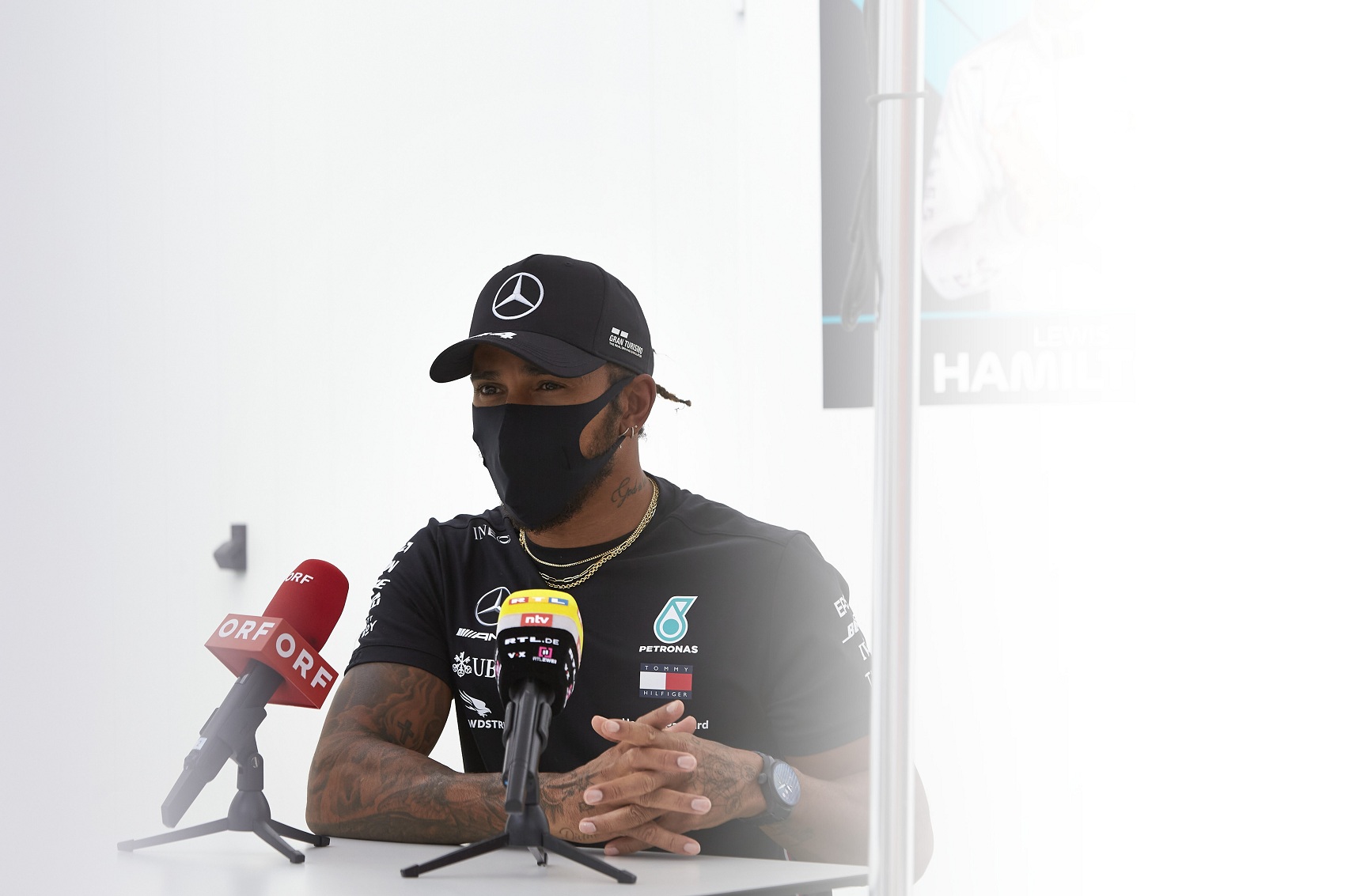 Hamilton csalódott, hogy nézők nélkül rendezik hazai futamát