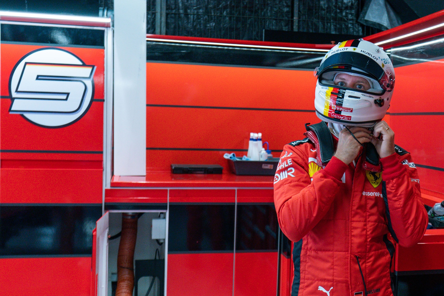 Vettel azért akadt ki, mert teljesen ellentétes dolgokat kért a Ferrari