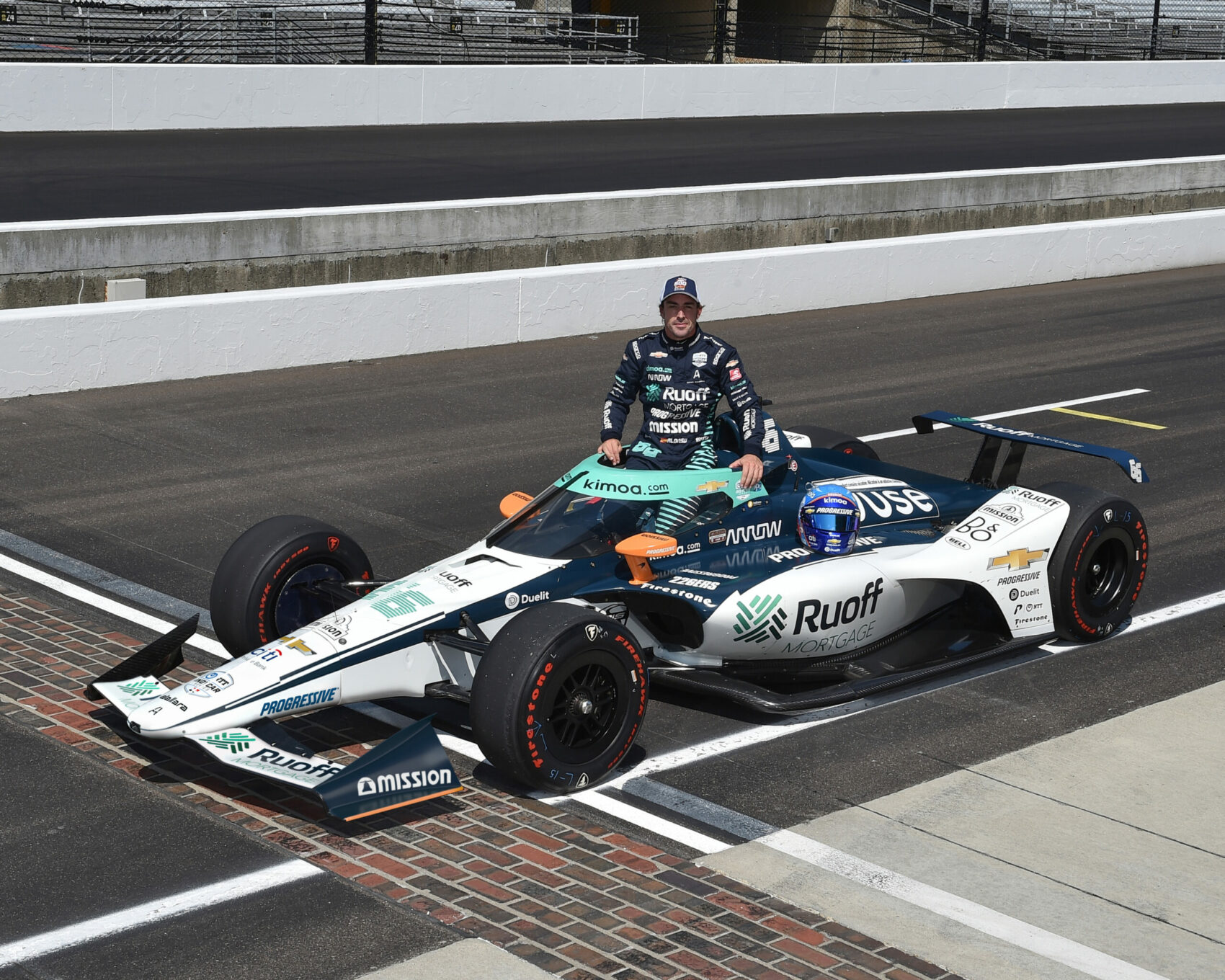 Alonso és Pagenaud sisakot cserélt egymással az Indy500 előtt