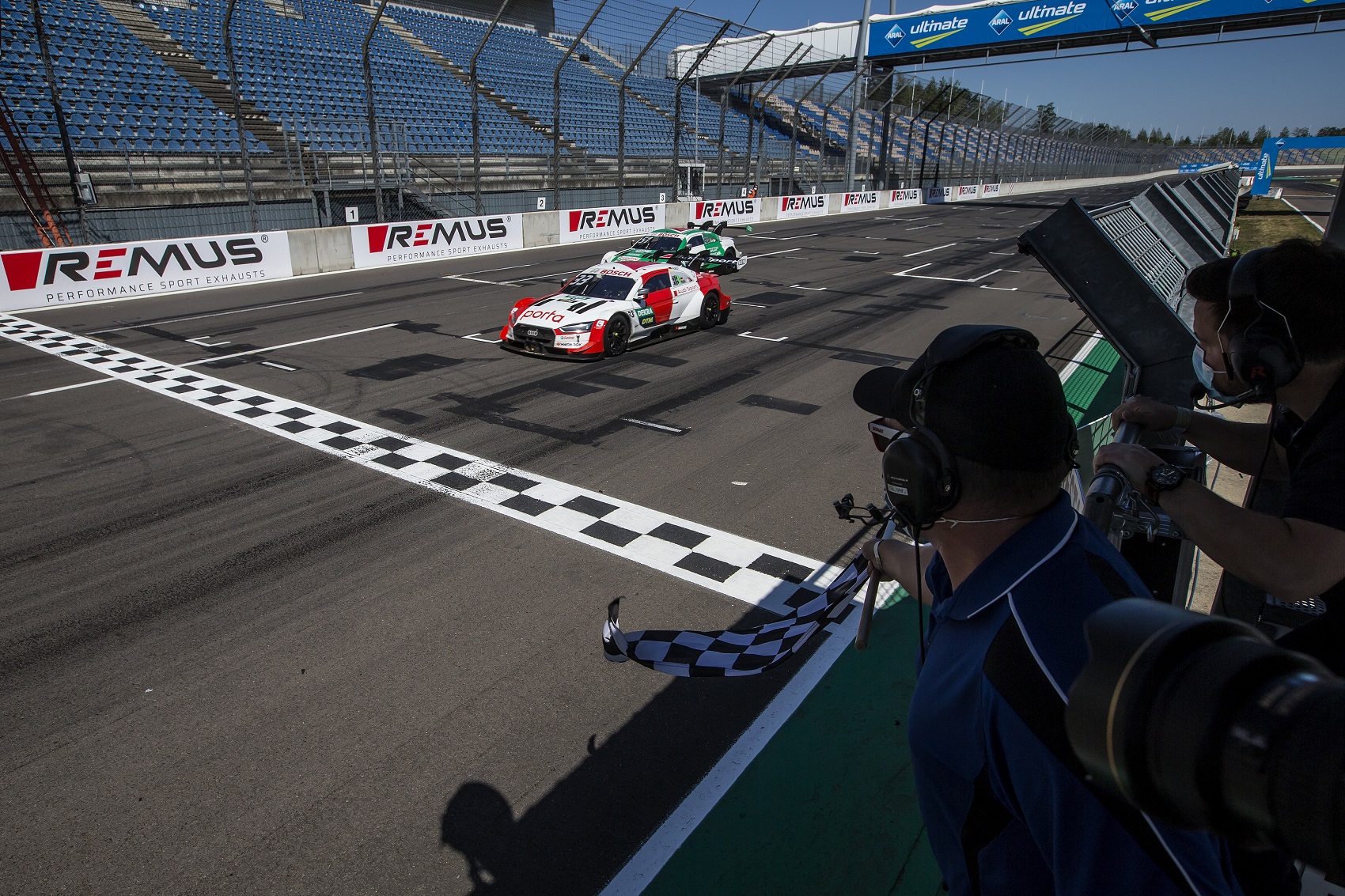 DTM: Egy hajszálom múlt a győzelem két Audi között!