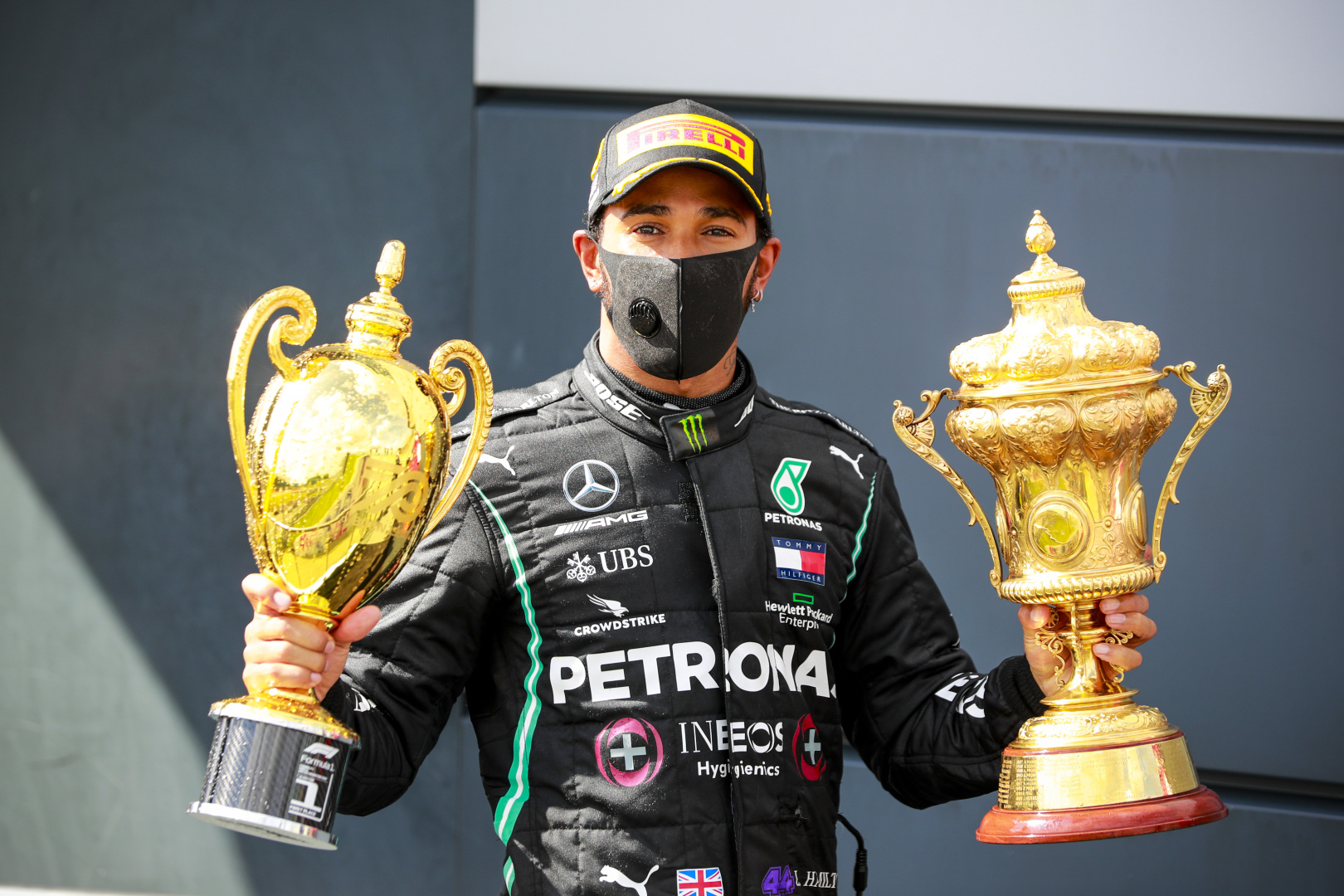 Wolff három éves szerződést írna alá Hamiltonnal
