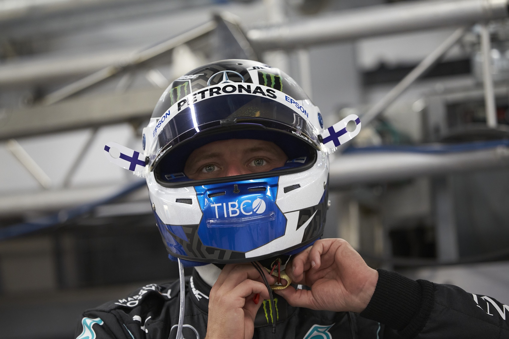 Bottas a fekete overallt hibáztatja, amiért 3 kg-ot veszített a Spanyol Nagydíjon