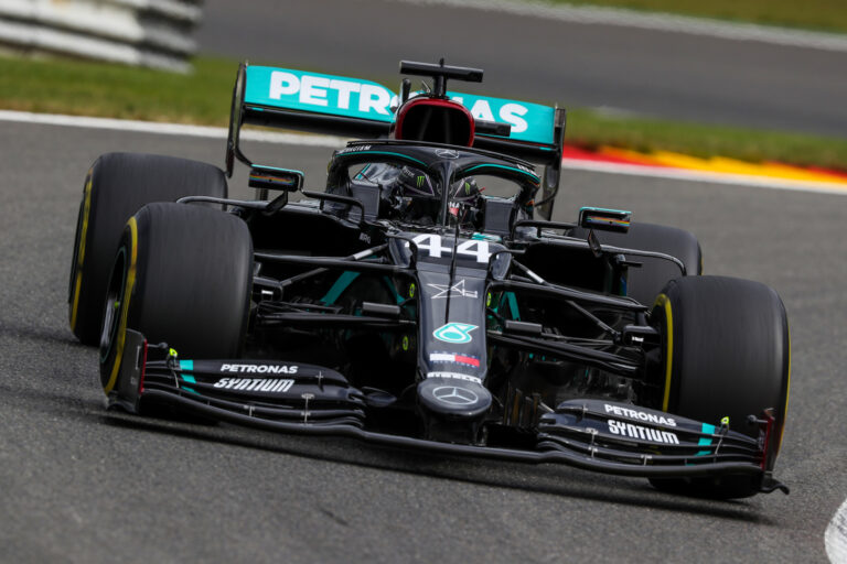 Belga Nagydíj: Lewis Hamilton a pole-ban, mindkét Ferrari a Q2-ben kiesett