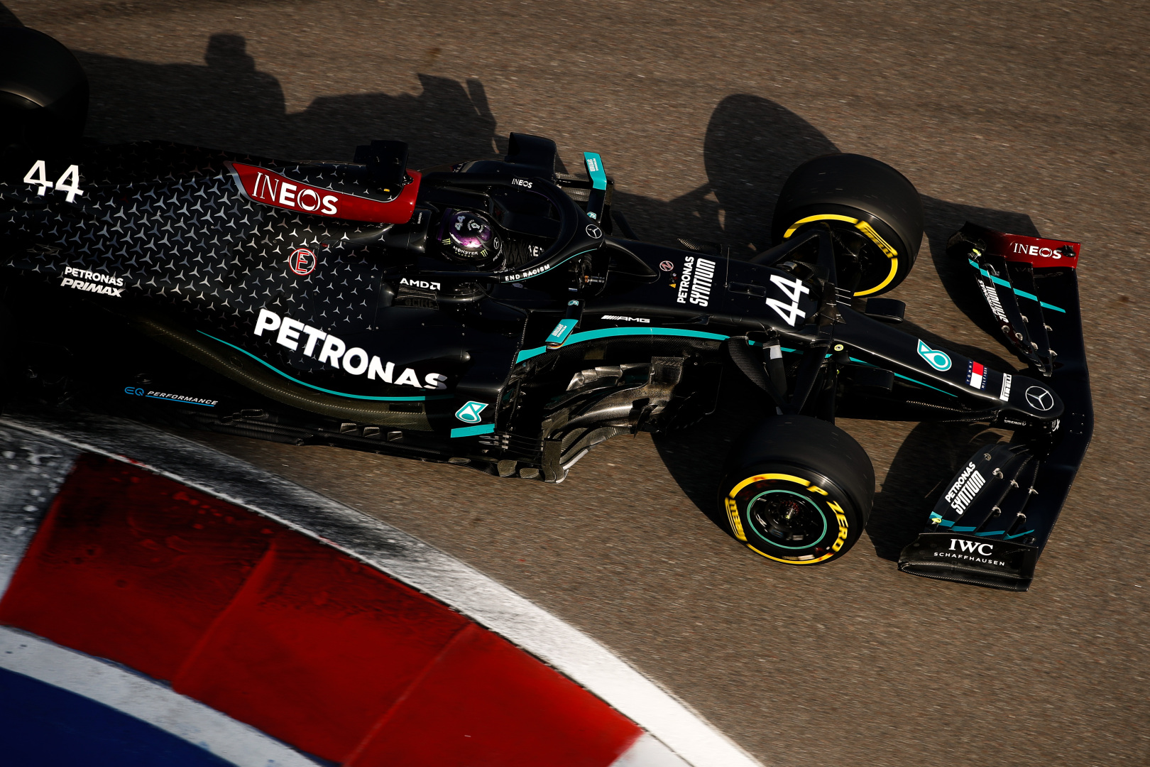 Hamiltoné a pole, mellőle Verstappen indulhat majd az Orosz Nagydíjon